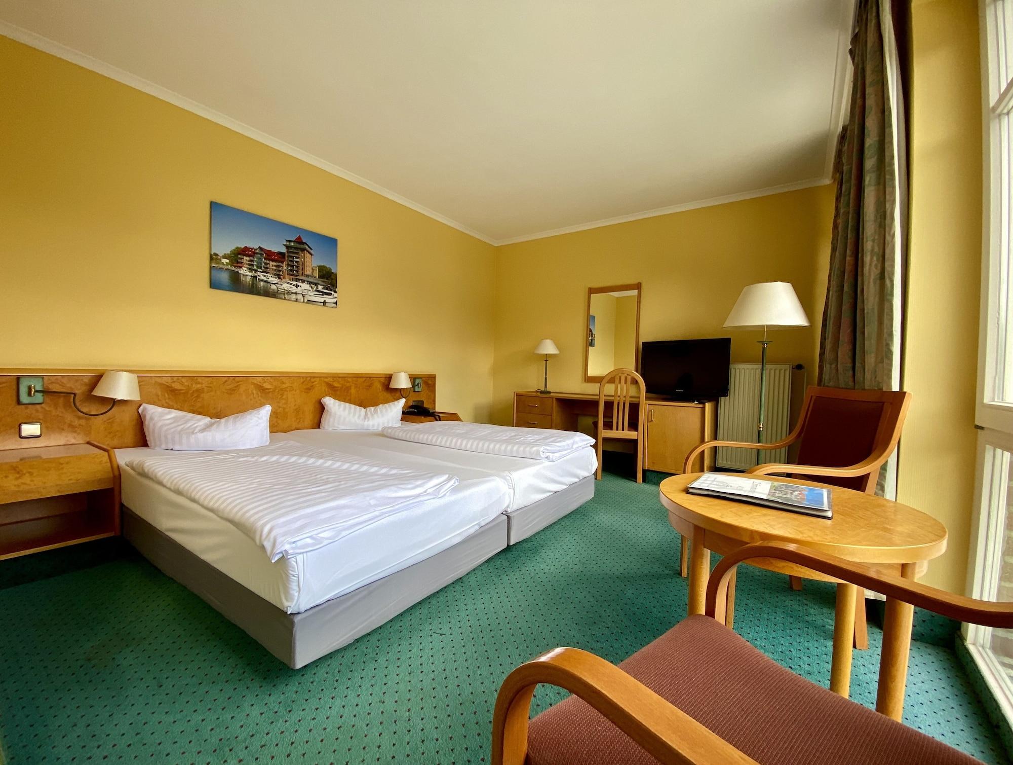 Park Hotel Fasanerie Neustrelitz Exteriör bild