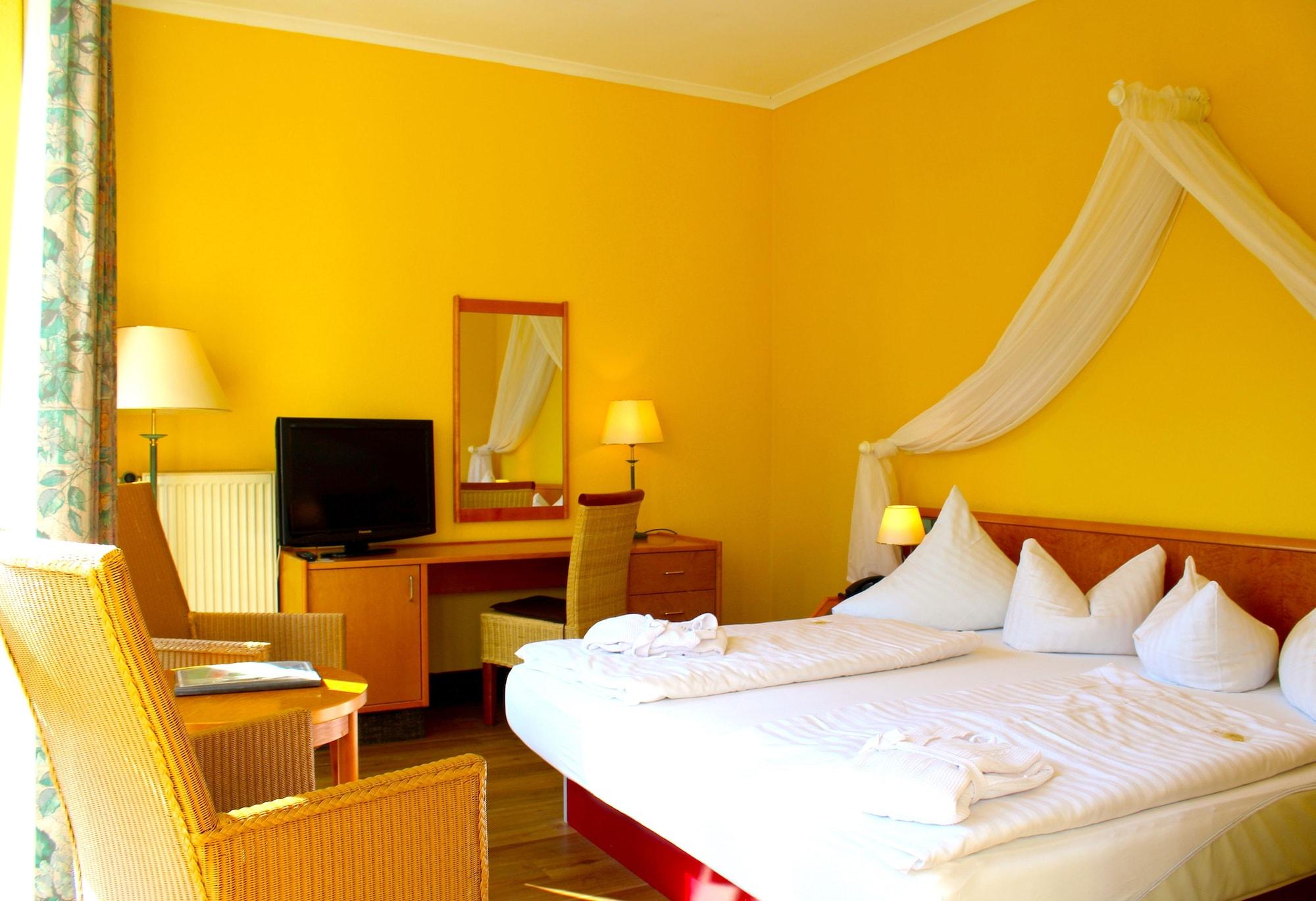 Park Hotel Fasanerie Neustrelitz Exteriör bild