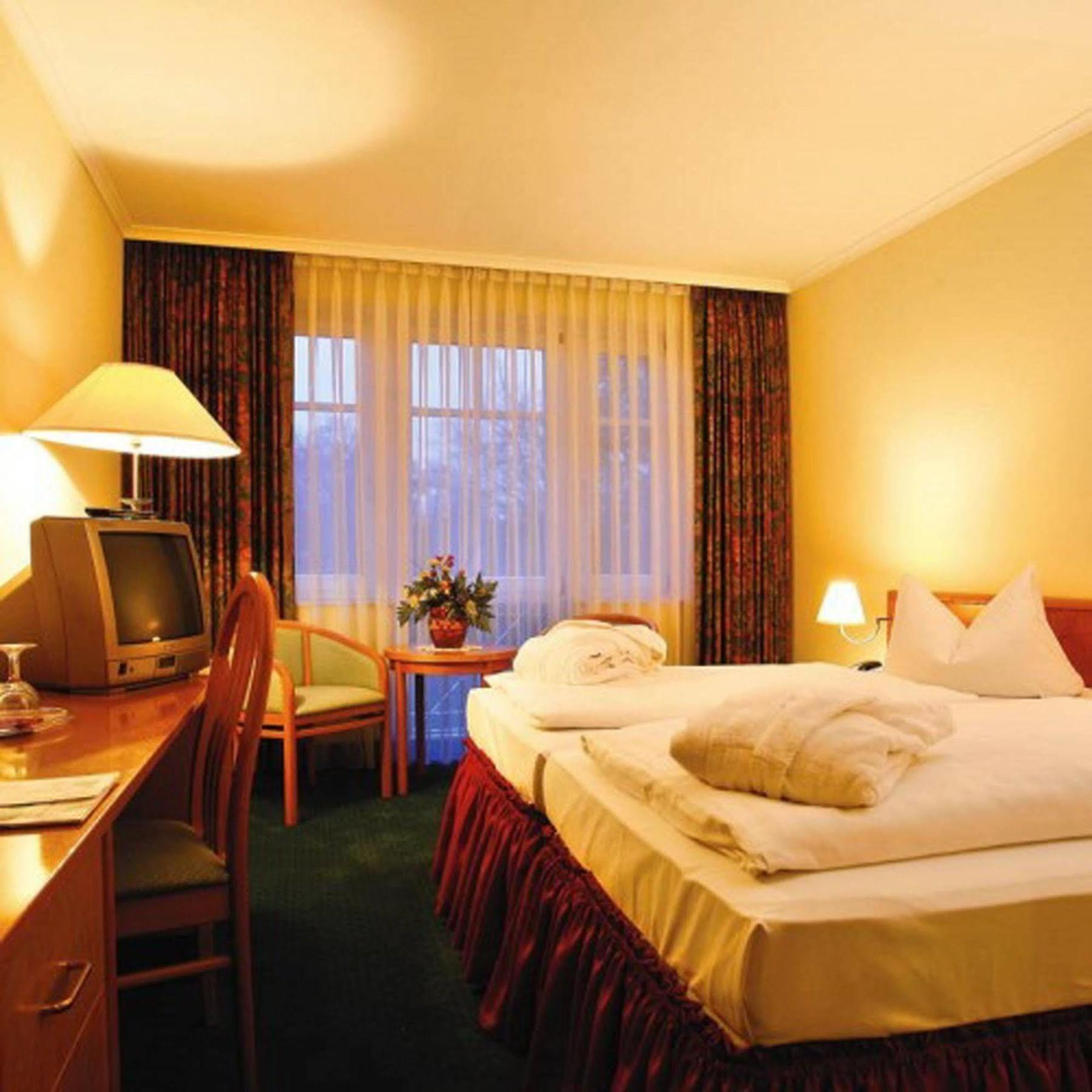 Park Hotel Fasanerie Neustrelitz Exteriör bild