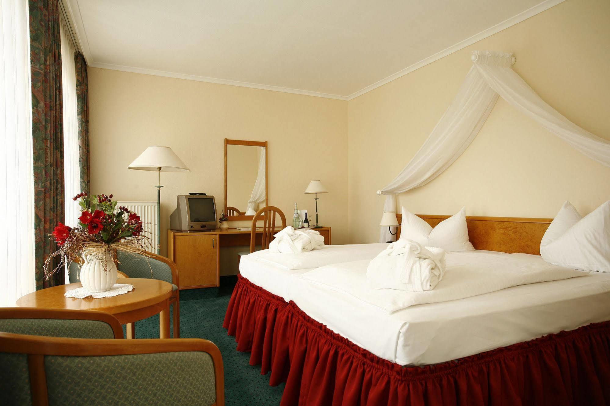 Park Hotel Fasanerie Neustrelitz Exteriör bild