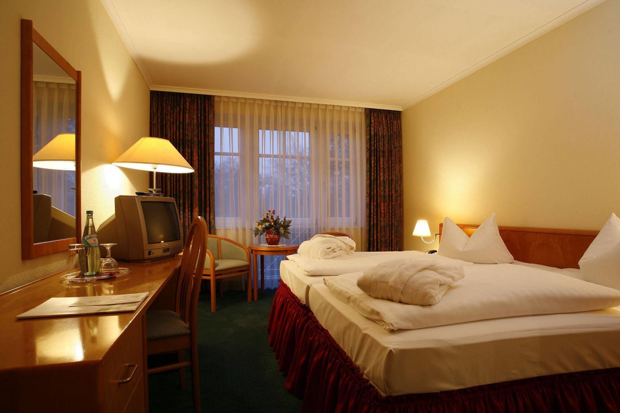 Park Hotel Fasanerie Neustrelitz Exteriör bild